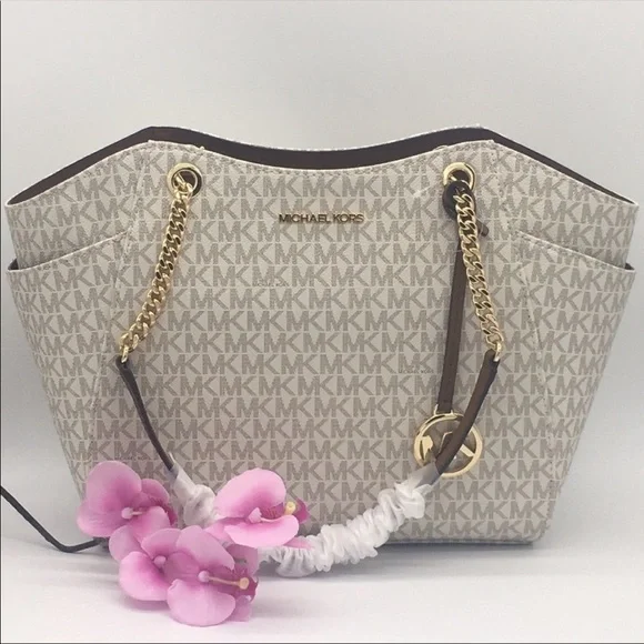 MICHAEL KORS LG CHAIN SHOULDER TOTE VANILLA
NWT - Picture 3 of 16